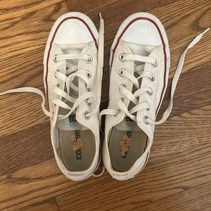 Low top white converse